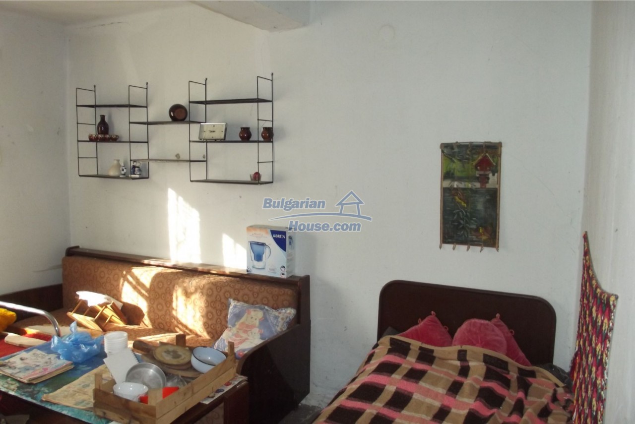 13121:23 - House in good condition 40 km from Vratsa with spacious yard
