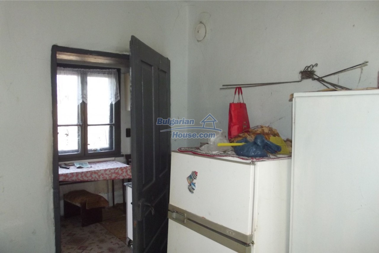 13121:29 - House in good condition 40 km from Vratsa with spacious yard