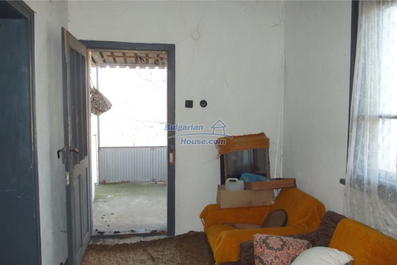 13121:50 - House in good condition 40 km from Vratsa with spacious yard