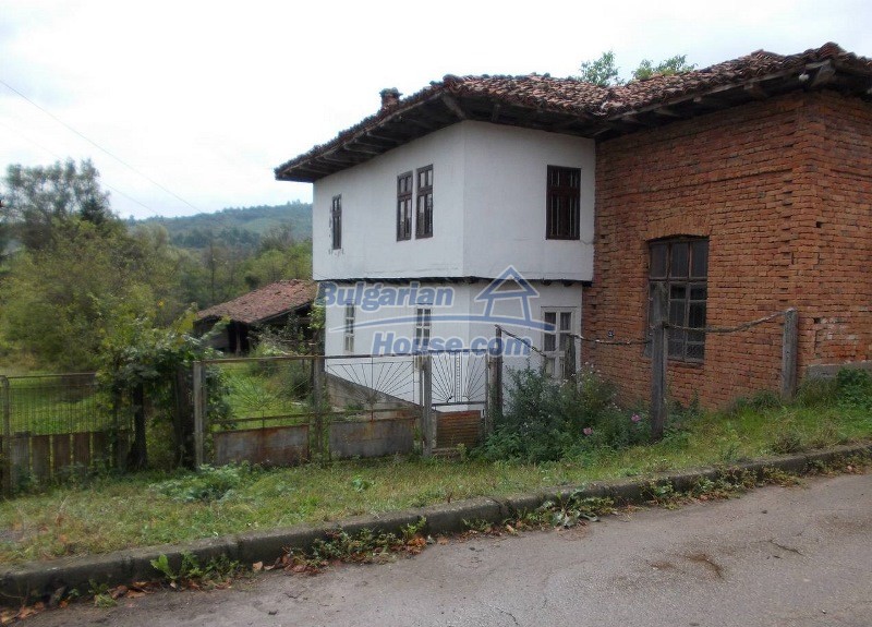 13170:2 - Bulgarian house with marvellous mountain views near Elena 
