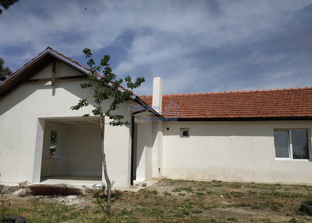 13189:1 - Bulgarian house only 10km  from the sea!