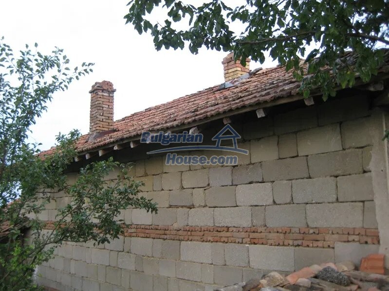 13224:3 - Cheap Bulgarian property with a large yard of 3500 square meters