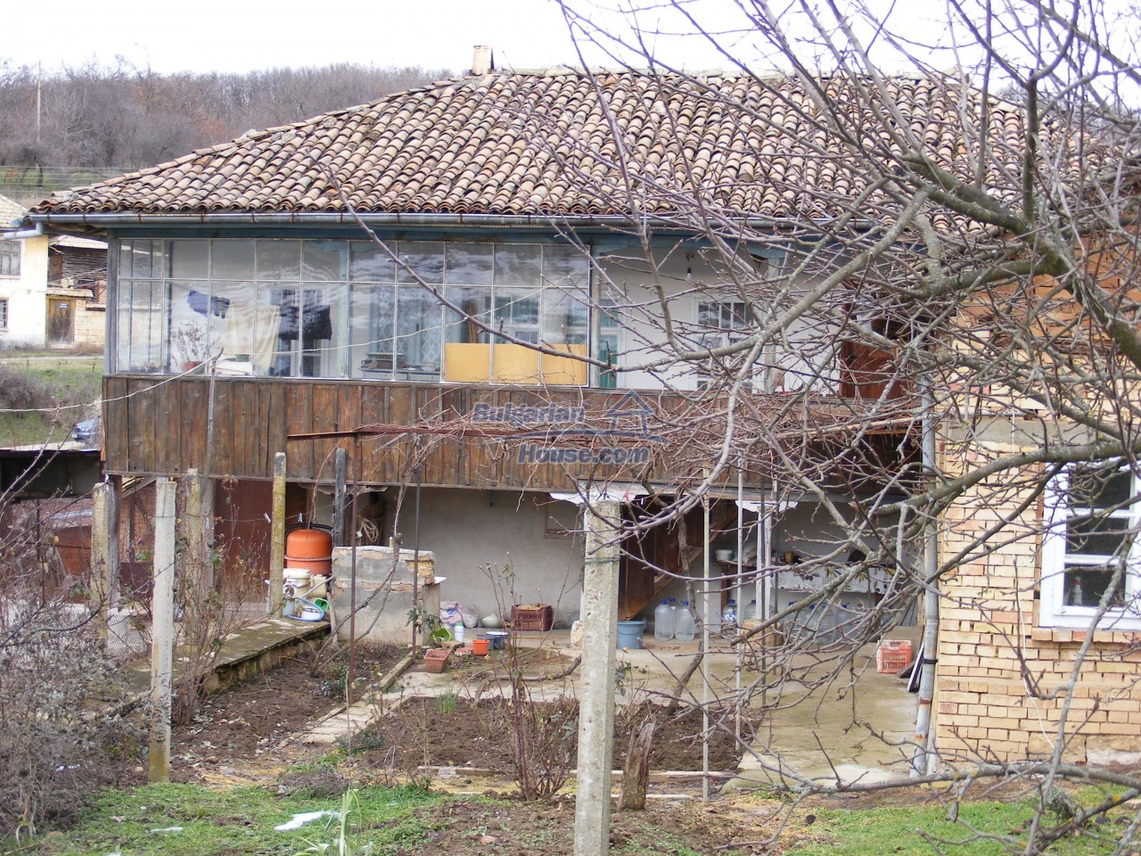 13253:4 - Bulgarian House with big garden 4950sq.m. farm buildings Popovo