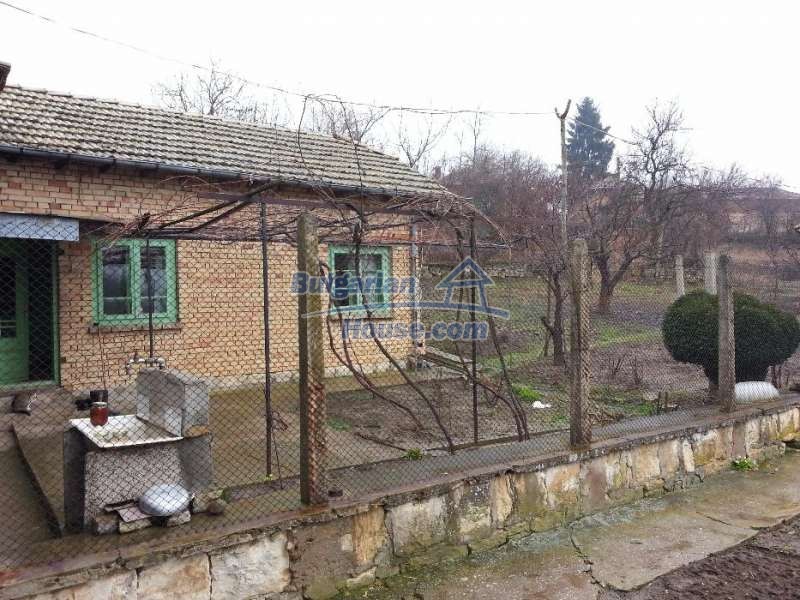 13253:9 - Bulgarian House with big garden 4950sq.m. farm buildings Popovo