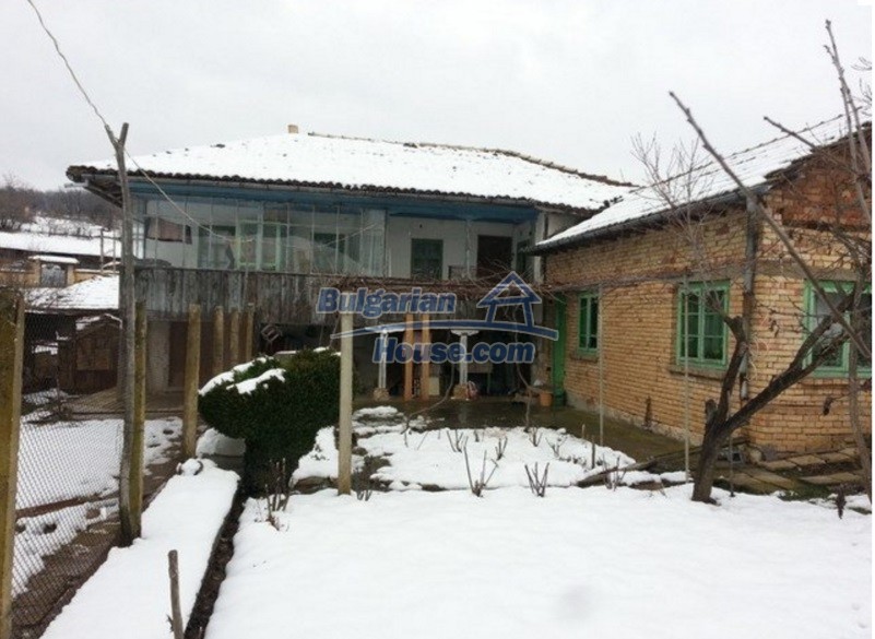 13253:16 - Bulgarian House with big garden 4950sq.m. farm buildings Popovo