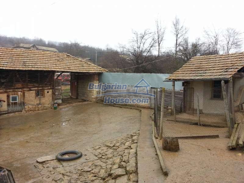 13253:26 - Bulgarian House with big garden 4950sq.m. farm buildings Popovo
