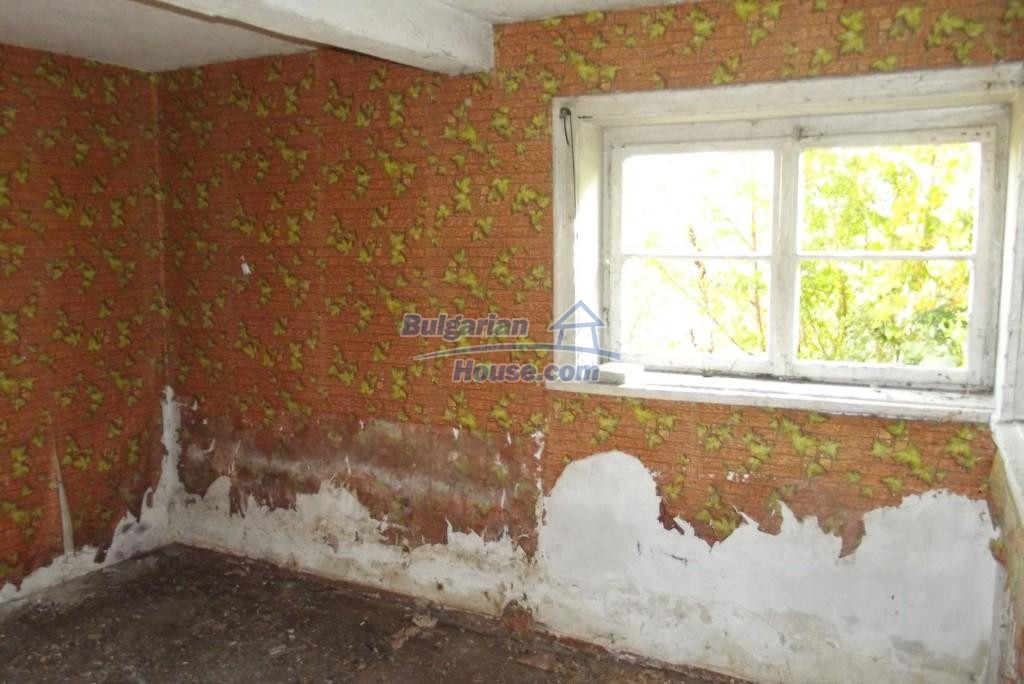 13293:10 - Rural house with nice views near forest lake 15 km from Vratsa 