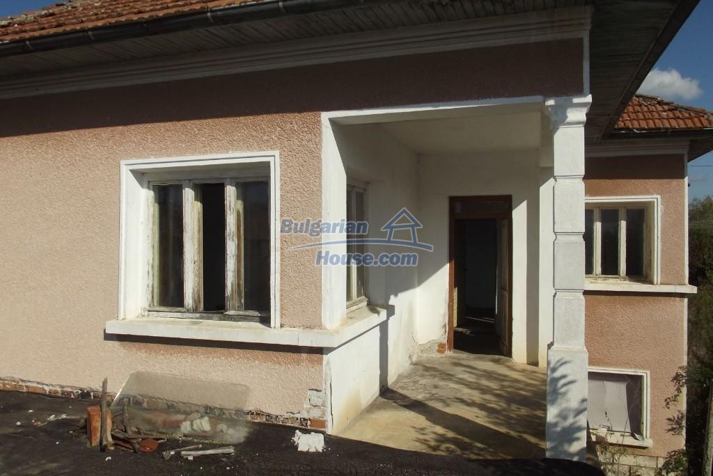 13293:37 - Rural house with nice views near forest lake 15 km from Vratsa 