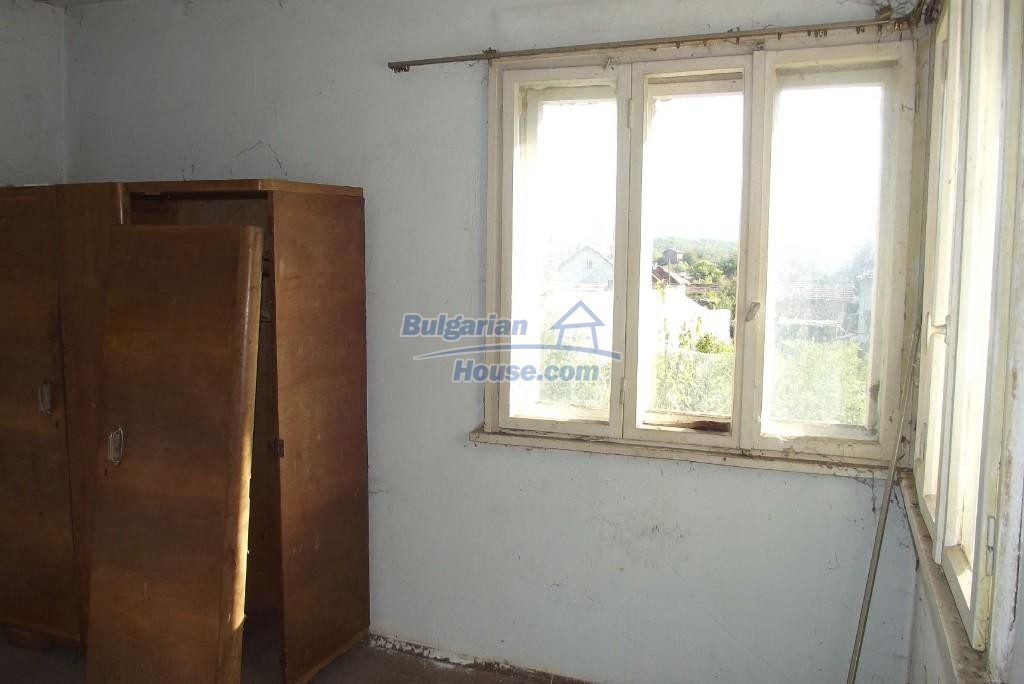 13293:31 - Rural house with nice views near forest lake 15 km from Vratsa 