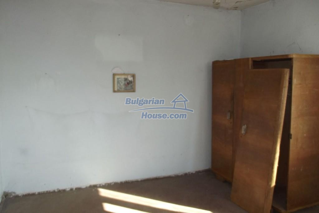 13293:28 - Rural house with nice views near forest lake 15 km from Vratsa 