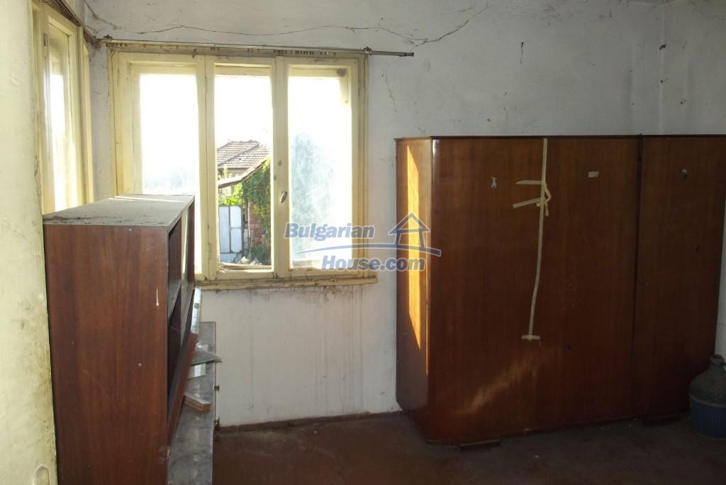 13293:32 - Rural house with nice views near forest lake 15 km from Vratsa 