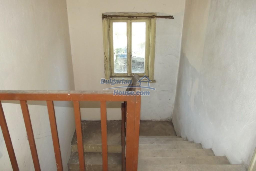 13293:42 - Rural house with nice views near forest lake 15 km from Vratsa 