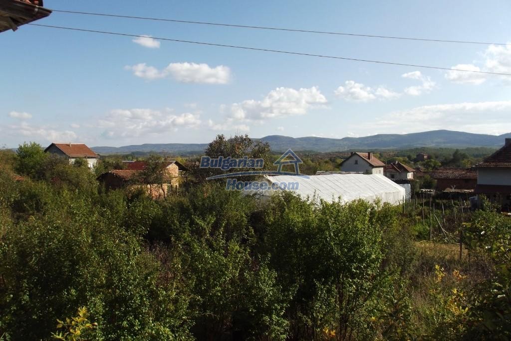 13293:41 - Rural house with nice views near forest lake 15 km from Vratsa 