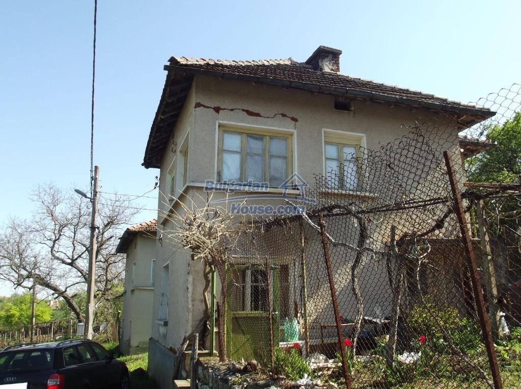 13309:1 - Bulgarian house with garden 6000 sq.m 20 km from spa and ski res