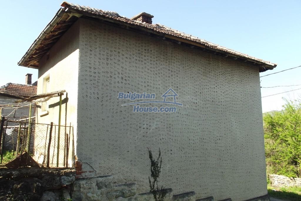 13309:4 - Bulgarian house with garden 6000 sq.m 20 km from spa and ski res