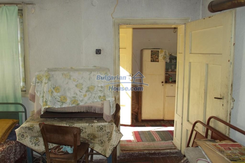 13309:18 - Bulgarian house with garden 6000 sq.m 20 km from spa and ski res