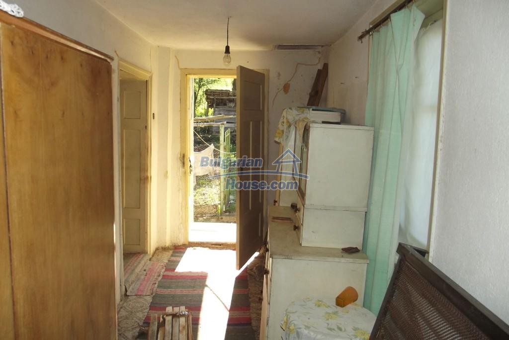13309:25 - Bulgarian house with garden 6000 sq.m 20 km from spa and ski res