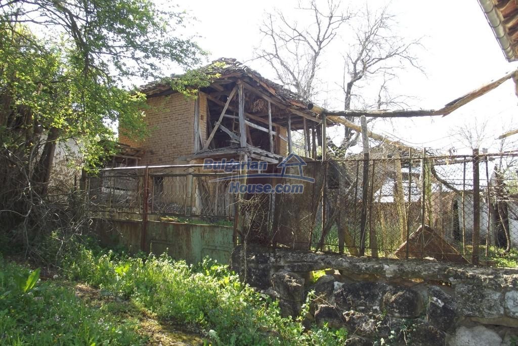 13309:28 - Bulgarian house with garden 6000 sq.m 20 km from spa and ski res