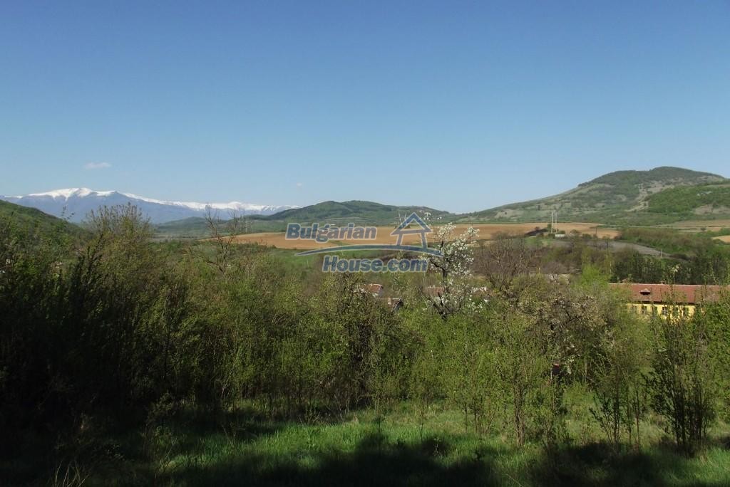 13309:32 - Bulgarian house with garden 6000 sq.m 20 km from spa and ski res