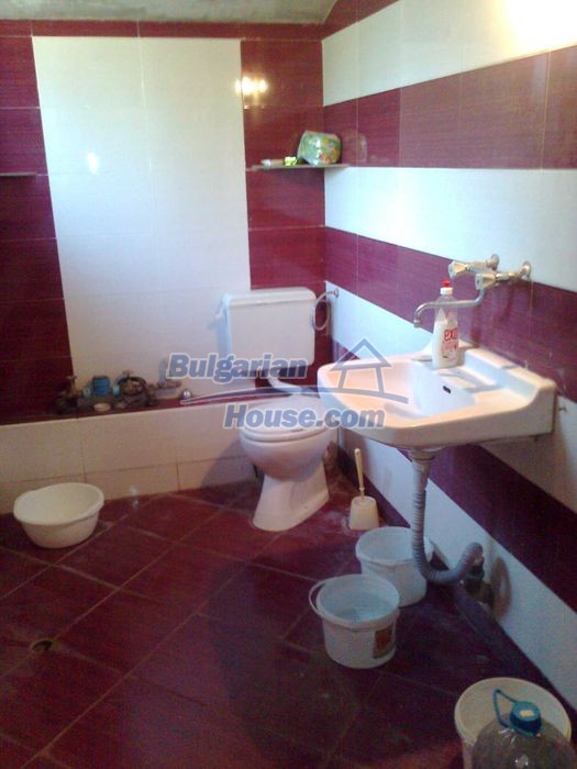 13322:10 - Cozy bulgarian house for sale in Valchi dol