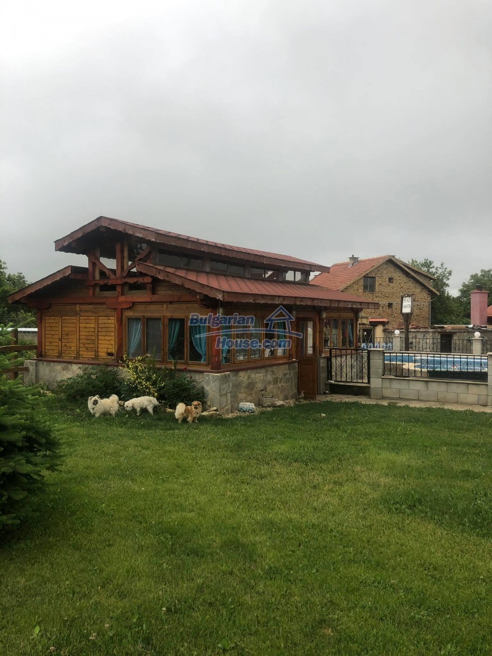 13328:24 - Fantastic house with pool only 20 km from Varna