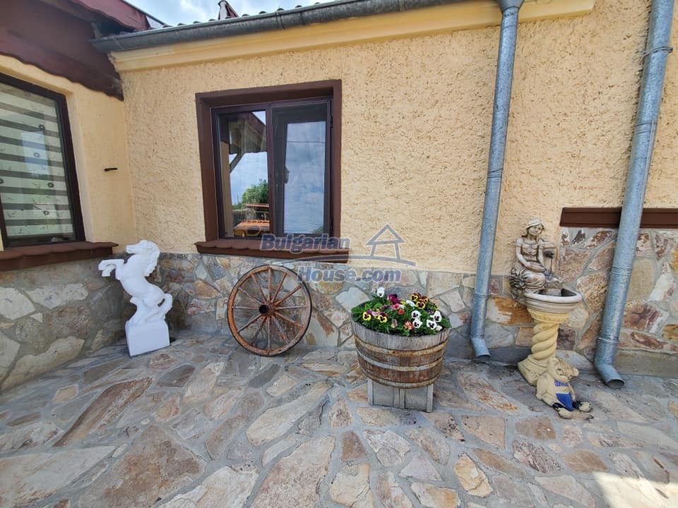 13328:47 - Fantastic house with pool only 20 km from Varna