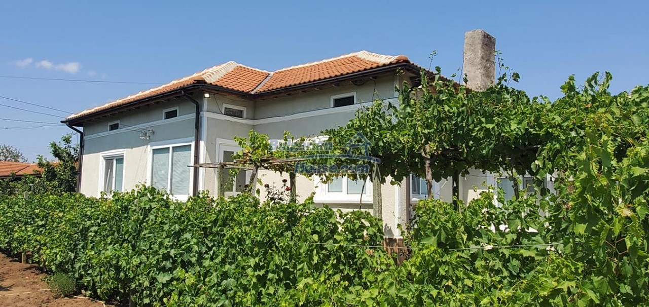 13385:15 - House for sale with 6 bedrooms 6 km from Balchik!