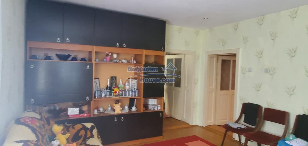 13385:25 - House for sale with 6 bedrooms 6 km from Balchik!