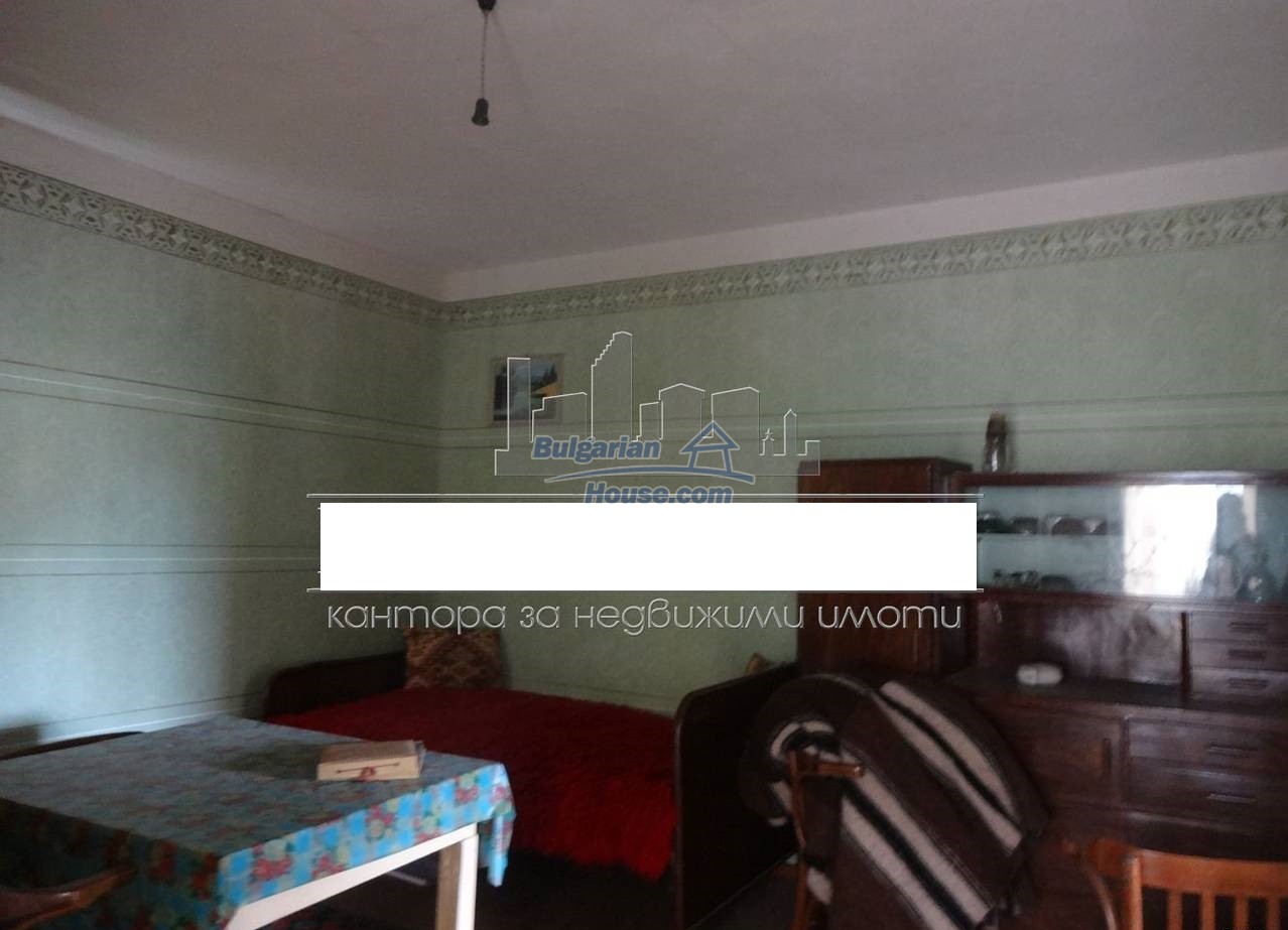 12835:19 - Bulgarian rural house -6 rooms and summer kitchen near Sliven 