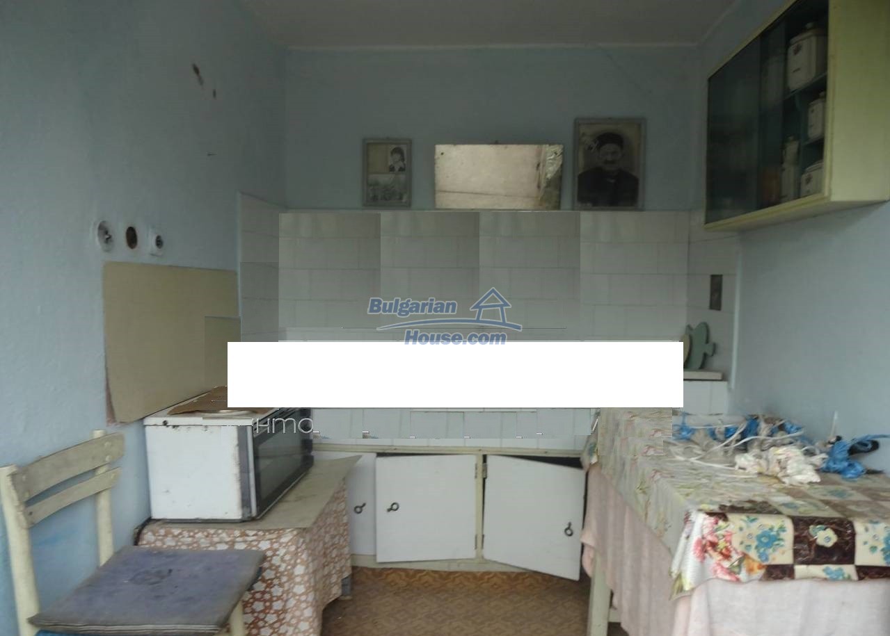 12835:15 - Bulgarian rural house -6 rooms and summer kitchen near Sliven 