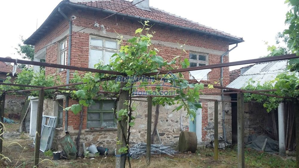 13396:1 - Two storey brick built house in Haskovo region 40 km to Greece