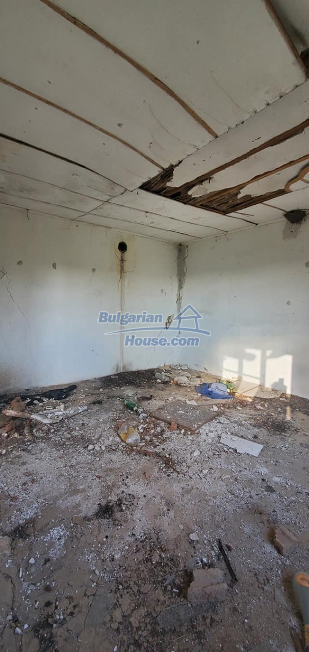 13413:20 - Cheap Bulgarian house for renovation Varna region
