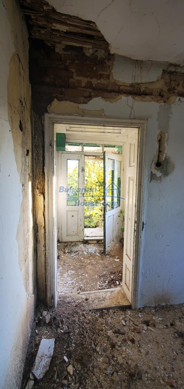 13413:26 - Cheap Bulgarian house for renovation Varna region
