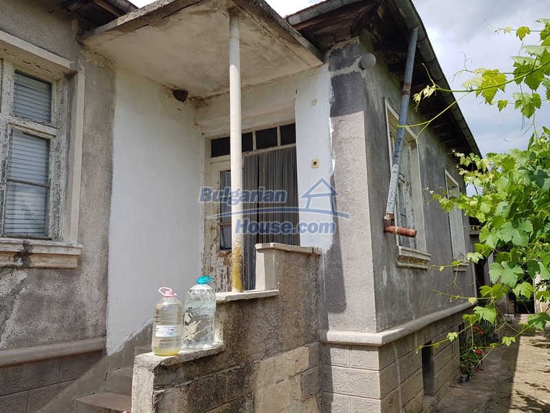 13422:4 - Two houses and garden 3000 sq.m in a village 50 km from Plovdiv