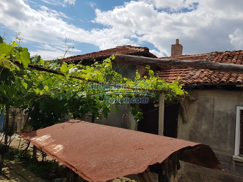 13422:38 - Two houses and garden 3000 sq.m in a village 50 km from Plovdiv