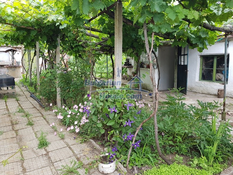 13422:57 - Two houses and garden 3000 sq.m in a village 50 km from Plovdiv
