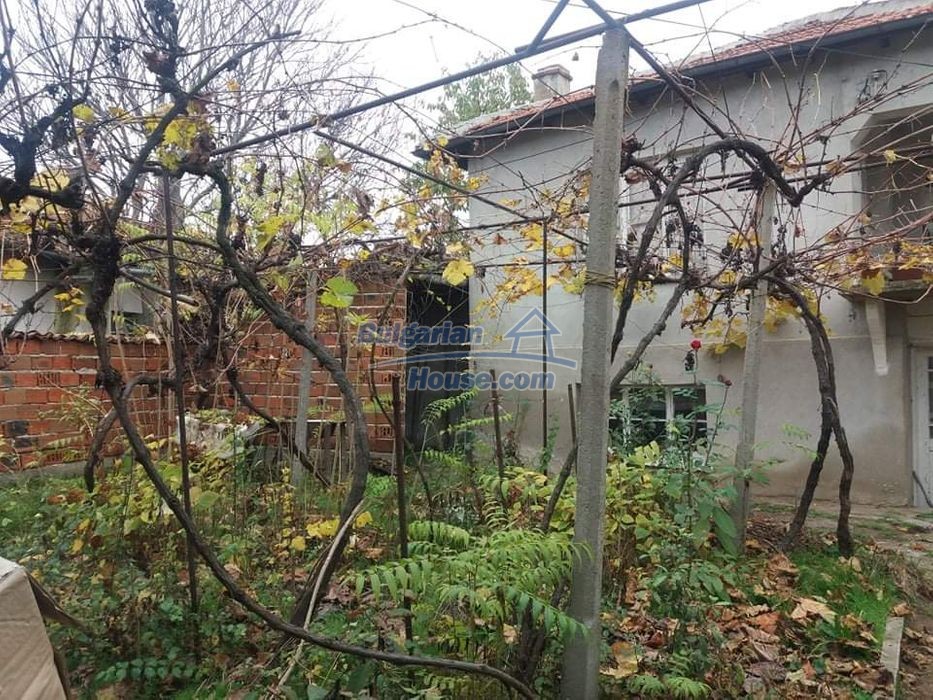 13433:2 - Bulgarian house near Plovdiv and connection to Trakia highway 