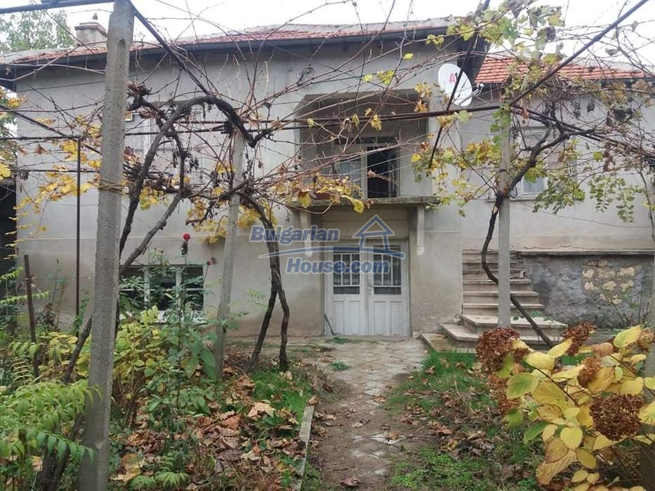 13433:1 - Bulgarian house near Plovdiv and connection to Trakia highway 