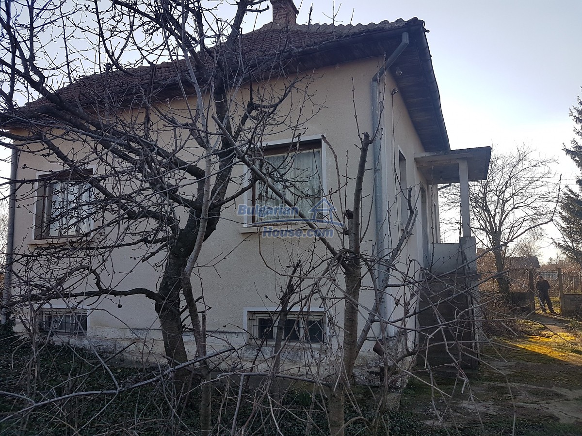 13434:3 - Bulgarian house in the outskirt of a village 40 km from Vratsa 