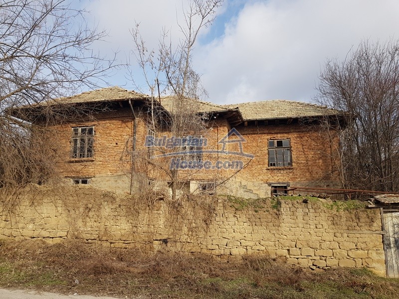 13459:1 - An old Bulgarian house for sale with a garden and big barn 
