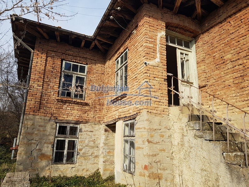 13459:8 - An old Bulgarian house for sale with a garden and big barn 