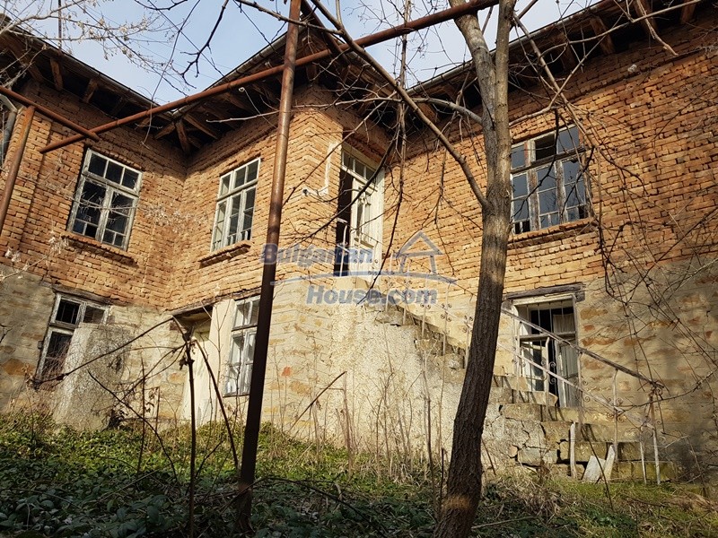 13459:3 - An old Bulgarian house for sale with a garden and big barn 