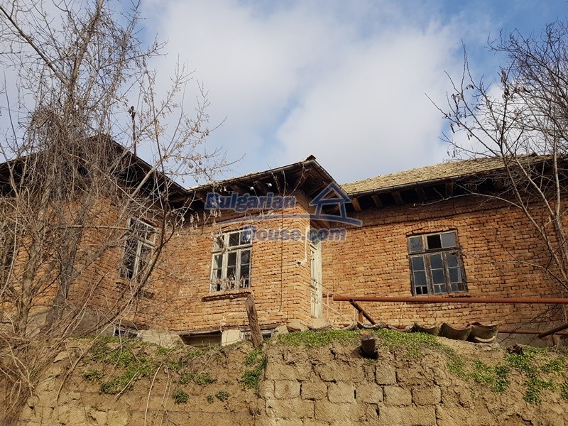13459:2 - An old Bulgarian house for sale with a garden and big barn 