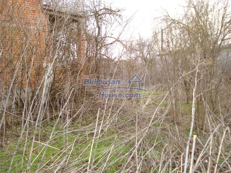 13492:25 - Bulgarian property with a garden in a village 80km from Burgas