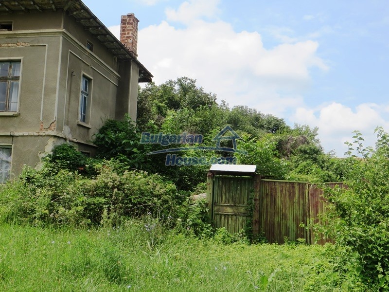 13498:3 - 3 bedroom Bulgarian house with garden 4000 sq.m 20min from VT