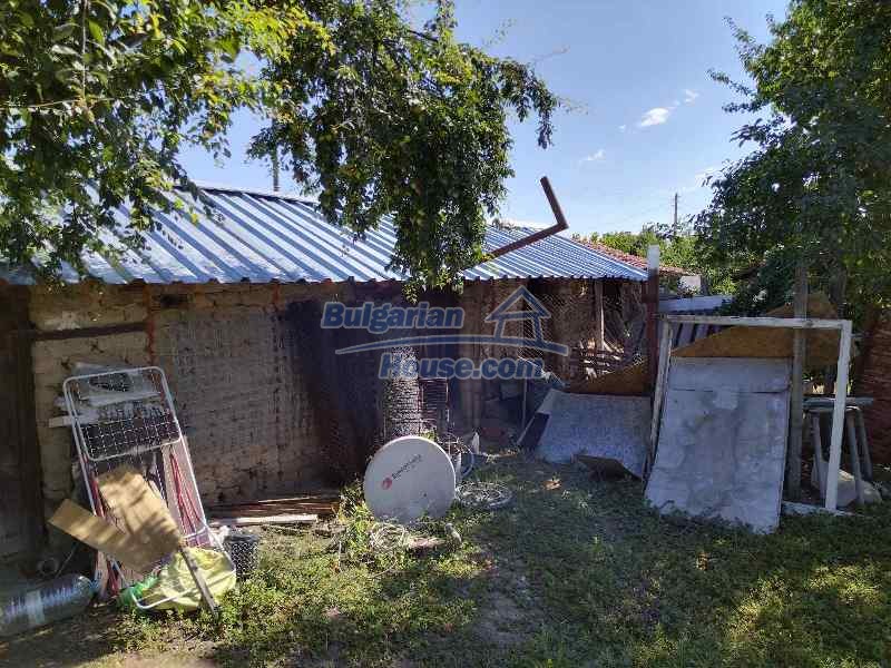 13561:45 - One storey house in good condition 18 km from Stara Zagora 
