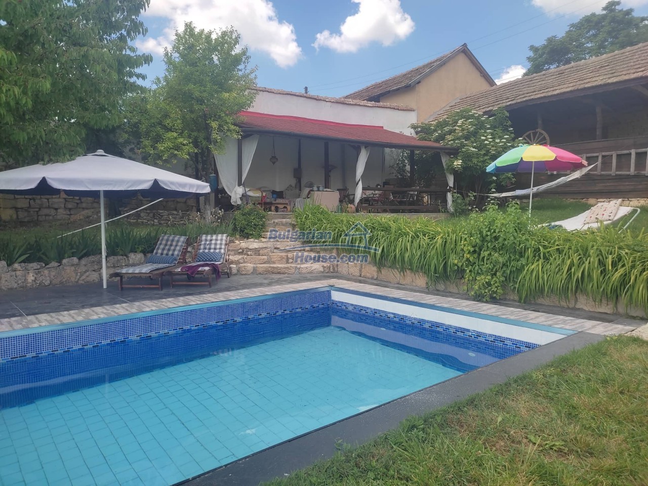 13566:10 - AUTHENTIC BULGARIAN HOUSE with a swimming pool!