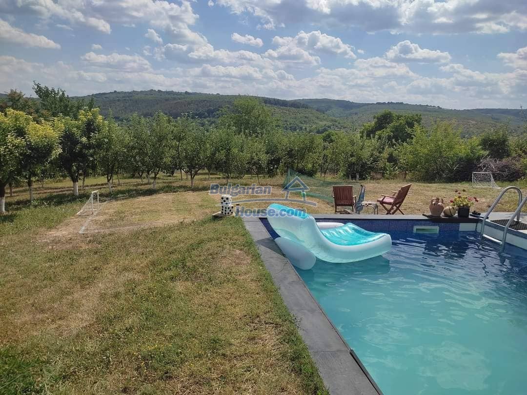 13566:19 - AUTHENTIC BULGARIAN HOUSE with a swimming pool!