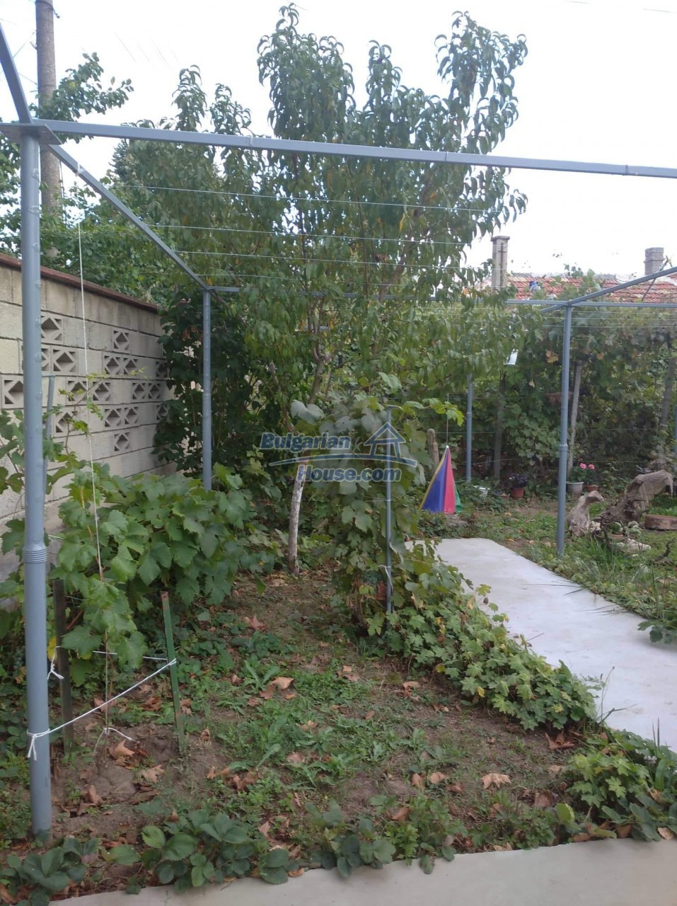 13591:5 - NEW HOUSE WITH MASSIVE FENCE near Dobrich!