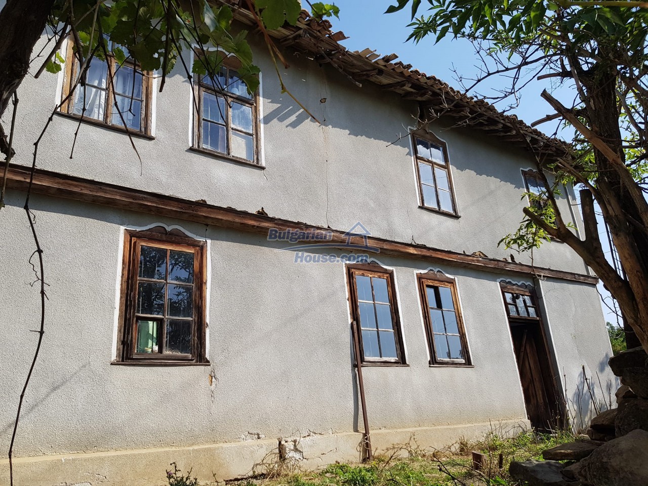 13597:5 - Two houses, big barn ,big garden , nice views 20 km from Popovo
